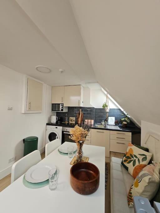 West Kensington Bright Flat Apartment London Bagian luar foto